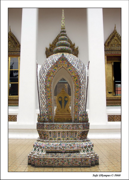 2005 - 07 - Bangkok - temples 15.JPG